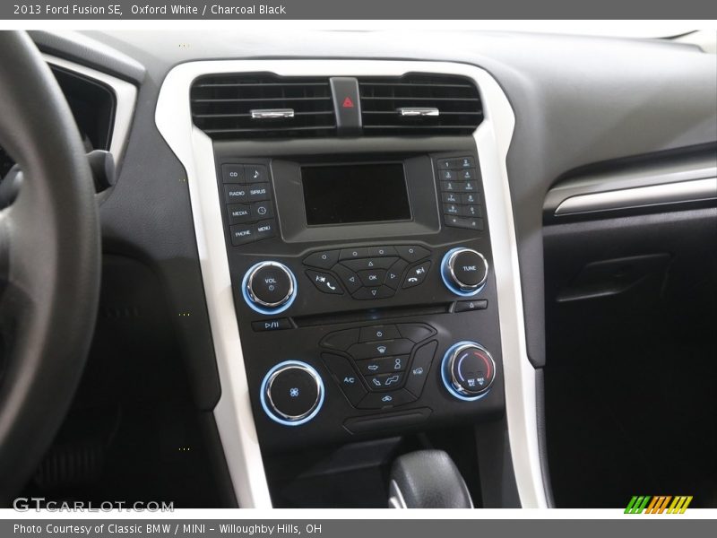 Oxford White / Charcoal Black 2013 Ford Fusion SE