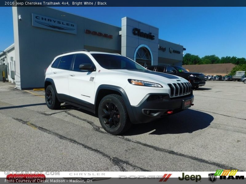 Bright White / Black 2016 Jeep Cherokee Trailhawk 4x4