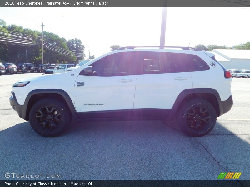 Bright White / Black 2016 Jeep Cherokee Trailhawk 4x4