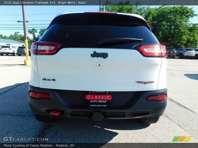 Bright White / Black 2016 Jeep Cherokee Trailhawk 4x4