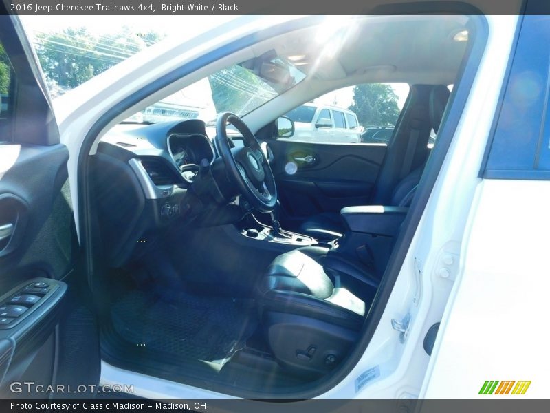 Bright White / Black 2016 Jeep Cherokee Trailhawk 4x4