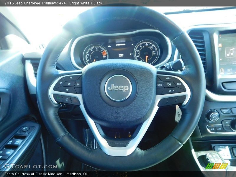Bright White / Black 2016 Jeep Cherokee Trailhawk 4x4