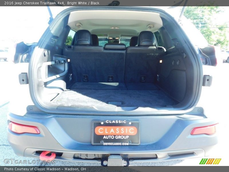 Bright White / Black 2016 Jeep Cherokee Trailhawk 4x4