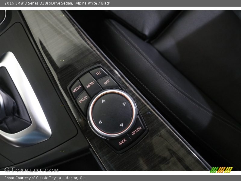 Alpine White / Black 2016 BMW 3 Series 328i xDrive Sedan