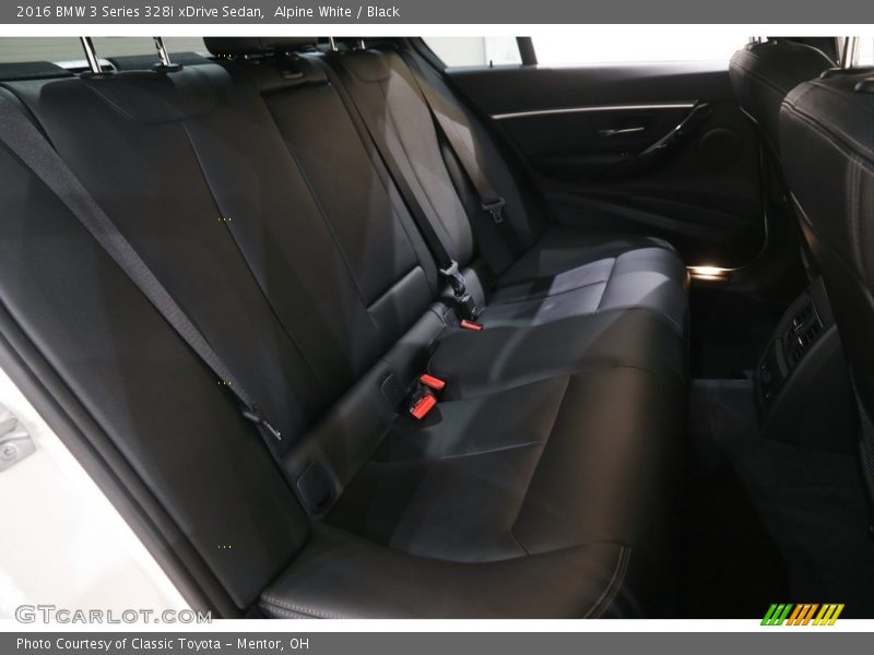 Alpine White / Black 2016 BMW 3 Series 328i xDrive Sedan