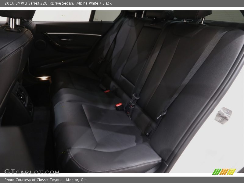 Alpine White / Black 2016 BMW 3 Series 328i xDrive Sedan