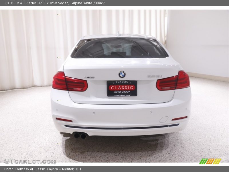 Alpine White / Black 2016 BMW 3 Series 328i xDrive Sedan