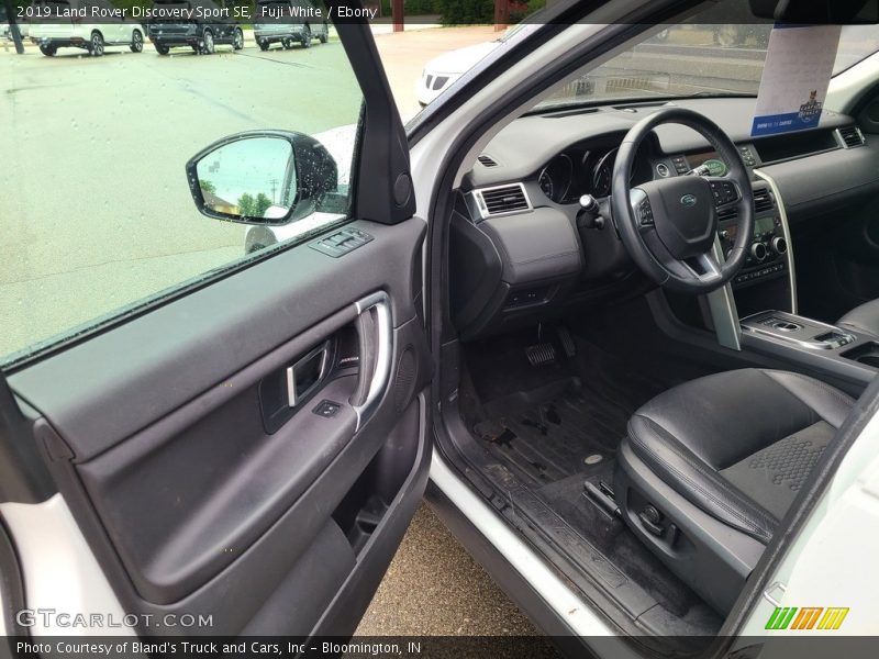 Fuji White / Ebony 2019 Land Rover Discovery Sport SE