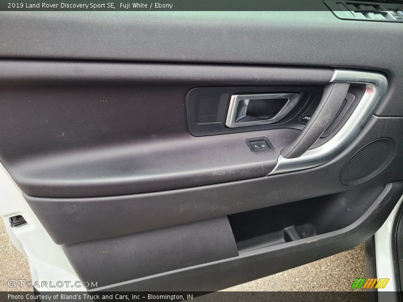 Fuji White / Ebony 2019 Land Rover Discovery Sport SE