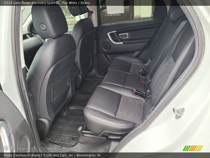 Fuji White / Ebony 2019 Land Rover Discovery Sport SE