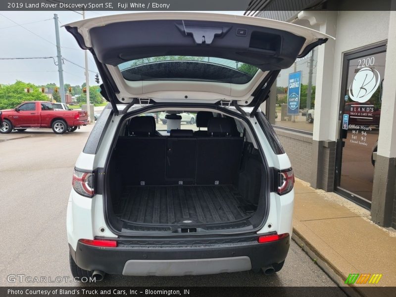 Fuji White / Ebony 2019 Land Rover Discovery Sport SE