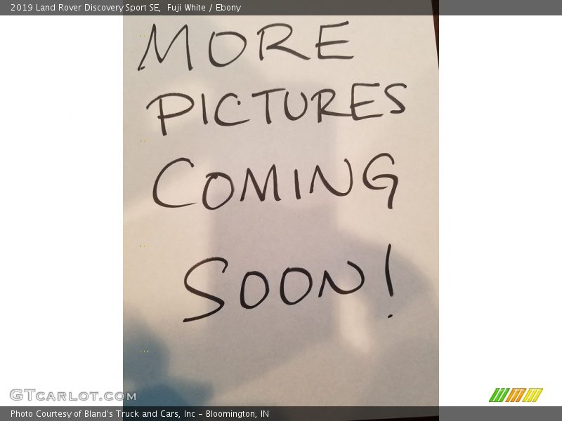 Fuji White / Ebony 2019 Land Rover Discovery Sport SE