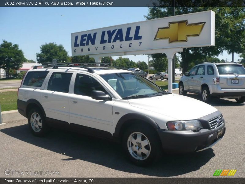 White / Taupe/Brown 2002 Volvo V70 2.4T XC AWD Wagon