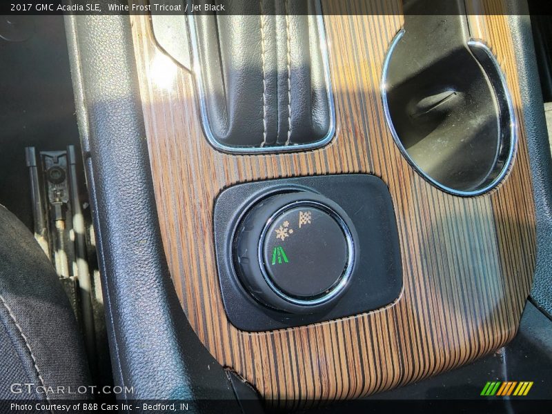 White Frost Tricoat / Jet Black 2017 GMC Acadia SLE