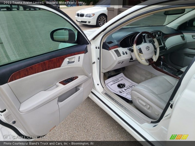 Blizzard White Pearl / Ivory 2011 Toyota Avalon Limited