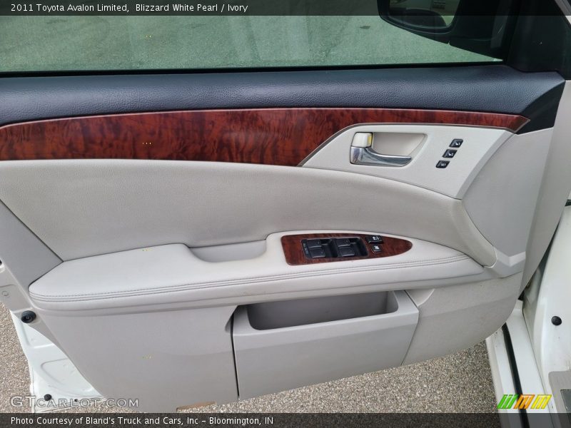 Blizzard White Pearl / Ivory 2011 Toyota Avalon Limited