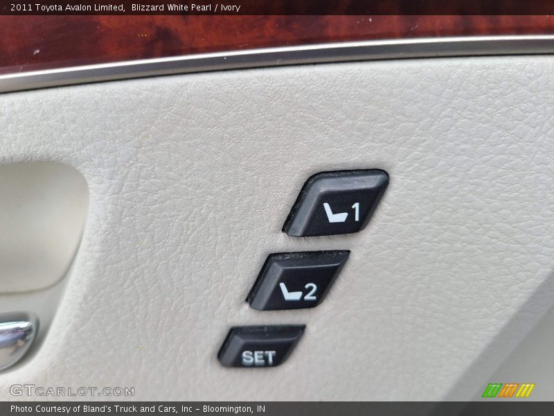 Blizzard White Pearl / Ivory 2011 Toyota Avalon Limited