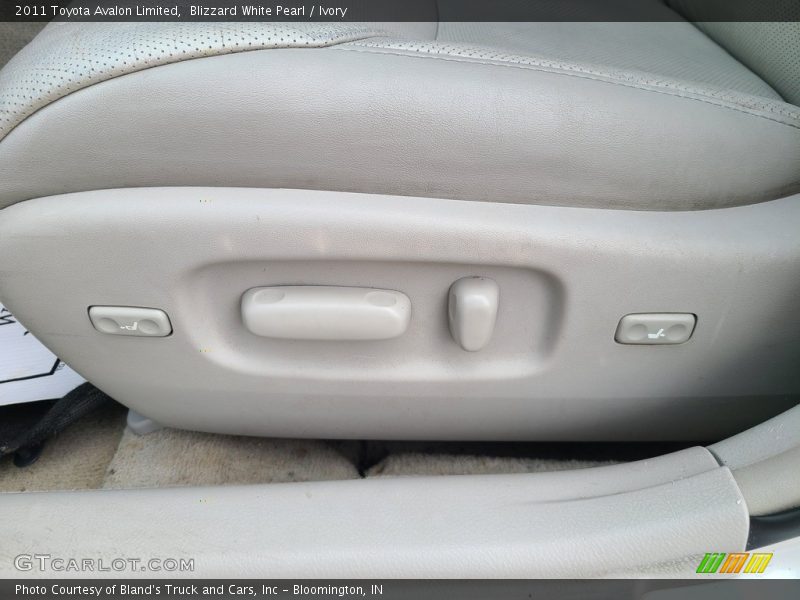 Blizzard White Pearl / Ivory 2011 Toyota Avalon Limited