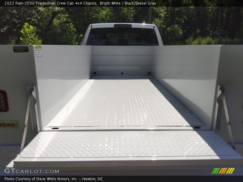 Bright White / Black/Diesel Gray 2022 Ram 3500 Tradesman Crew Cab 4x4 Chassis