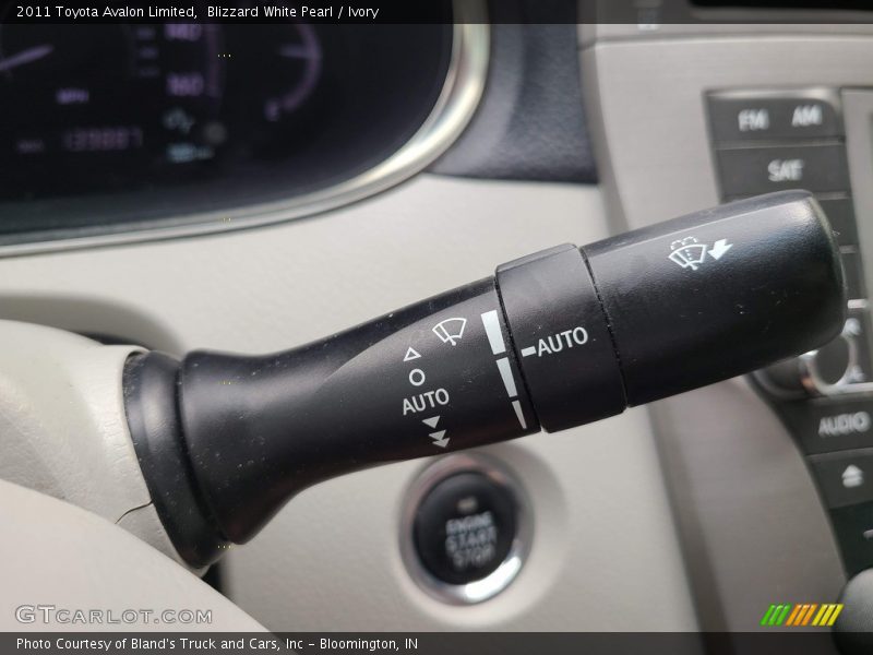 Blizzard White Pearl / Ivory 2011 Toyota Avalon Limited