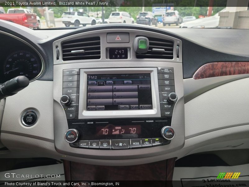 Blizzard White Pearl / Ivory 2011 Toyota Avalon Limited