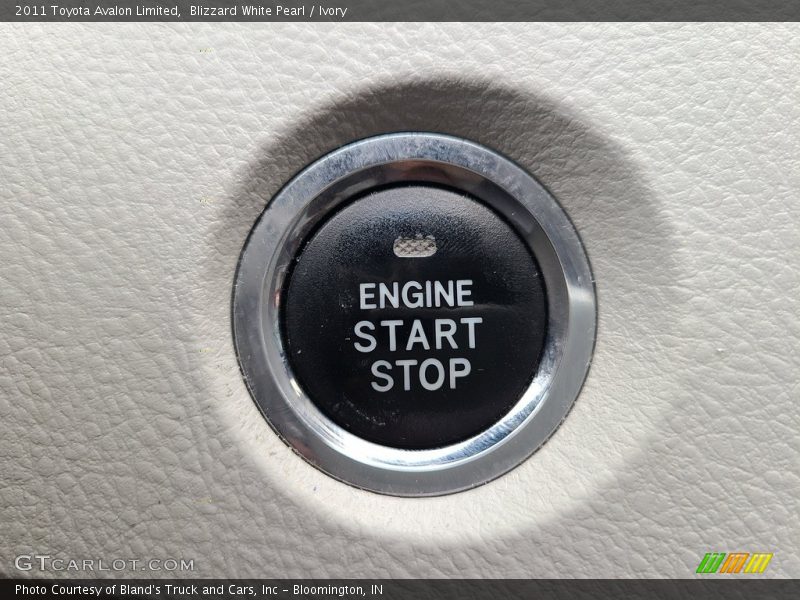 Blizzard White Pearl / Ivory 2011 Toyota Avalon Limited