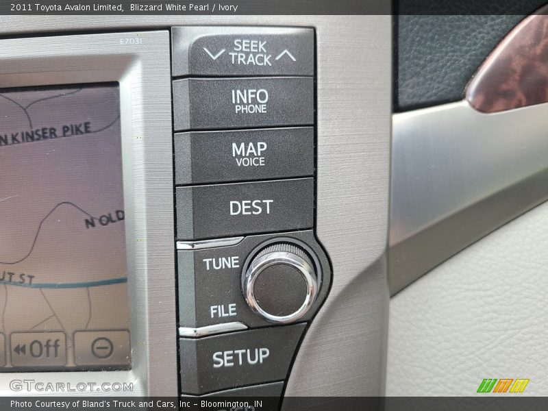 Blizzard White Pearl / Ivory 2011 Toyota Avalon Limited