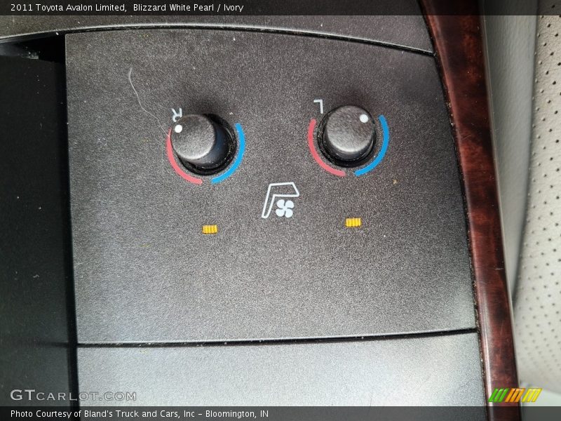 Blizzard White Pearl / Ivory 2011 Toyota Avalon Limited