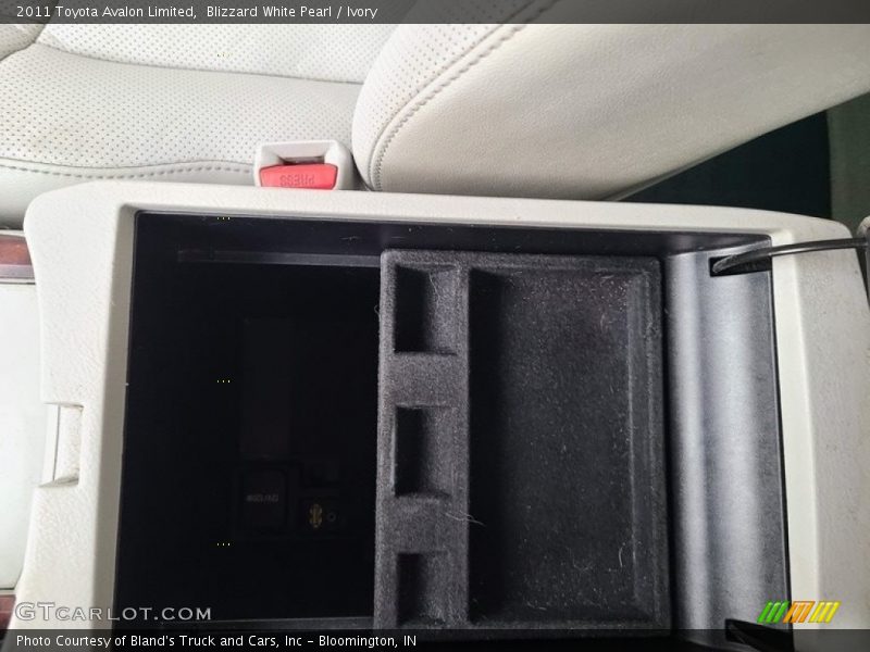 Blizzard White Pearl / Ivory 2011 Toyota Avalon Limited
