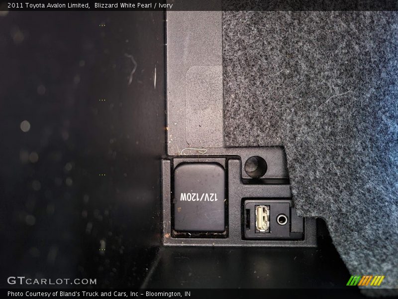 Blizzard White Pearl / Ivory 2011 Toyota Avalon Limited