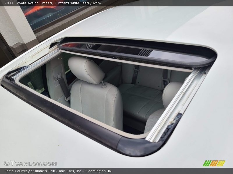 Blizzard White Pearl / Ivory 2011 Toyota Avalon Limited