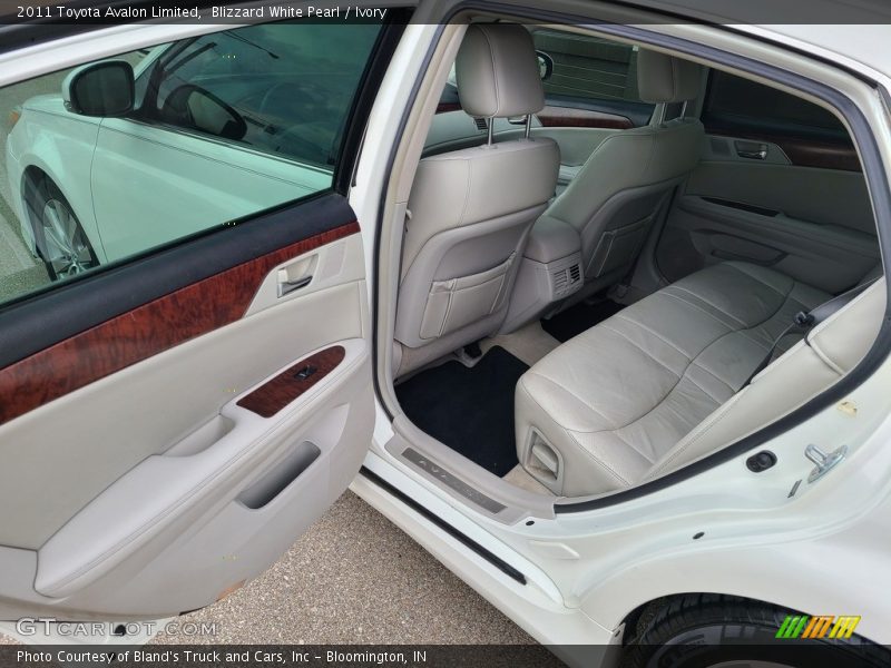 Blizzard White Pearl / Ivory 2011 Toyota Avalon Limited