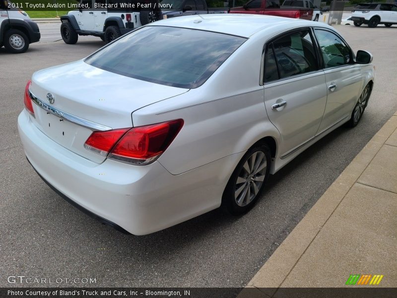 Blizzard White Pearl / Ivory 2011 Toyota Avalon Limited