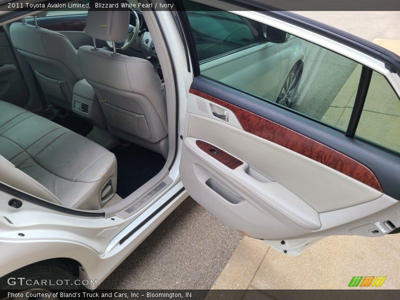 Blizzard White Pearl / Ivory 2011 Toyota Avalon Limited