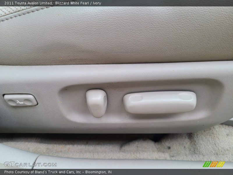 Blizzard White Pearl / Ivory 2011 Toyota Avalon Limited