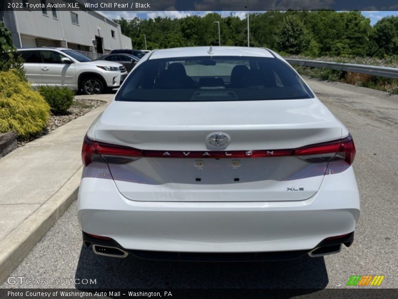 Wind Chill Pearl / Black 2022 Toyota Avalon XLE