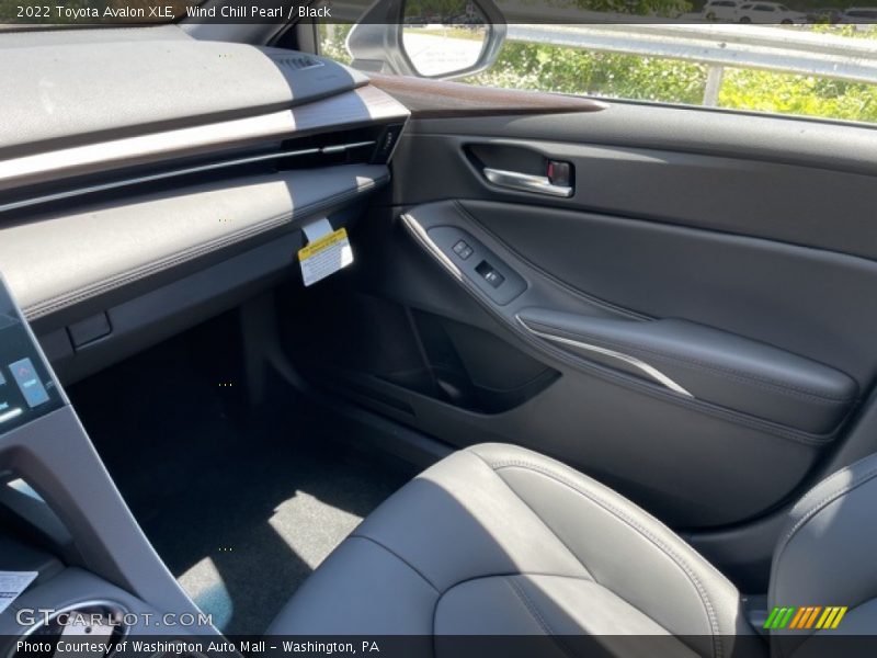 Wind Chill Pearl / Black 2022 Toyota Avalon XLE