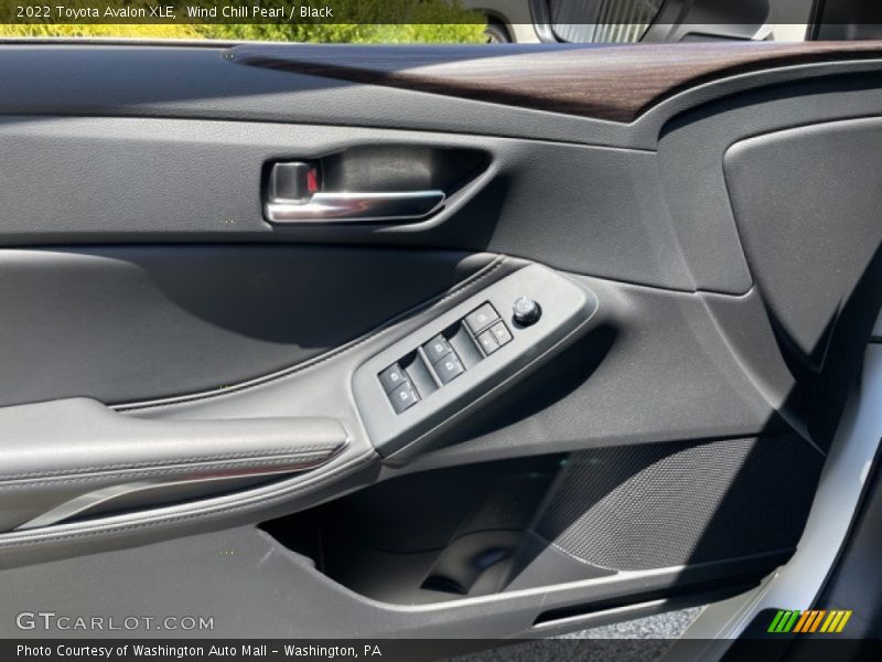 Wind Chill Pearl / Black 2022 Toyota Avalon XLE