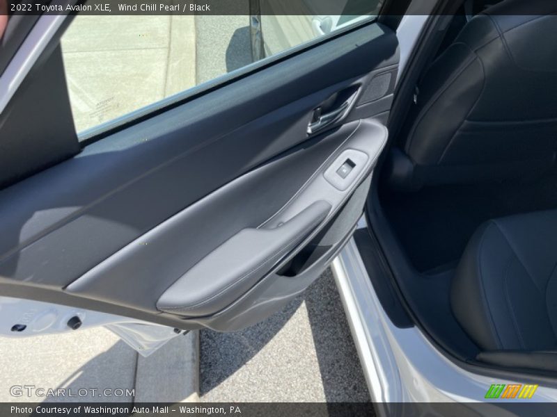 Wind Chill Pearl / Black 2022 Toyota Avalon XLE