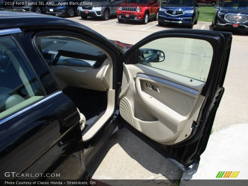 Agate Black / Dune 2019 Ford Taurus SEL AWD
