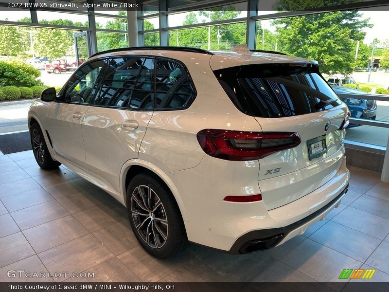 Alpine White / Black 2022 BMW X5 xDrive40i