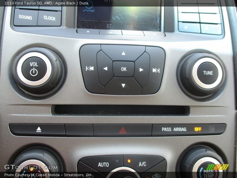 Agate Black / Dune 2019 Ford Taurus SEL AWD