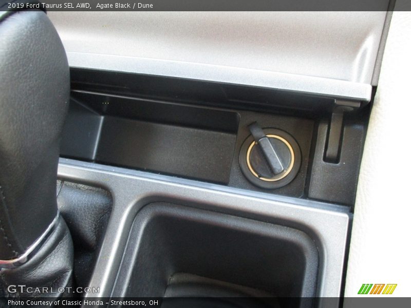 Agate Black / Dune 2019 Ford Taurus SEL AWD