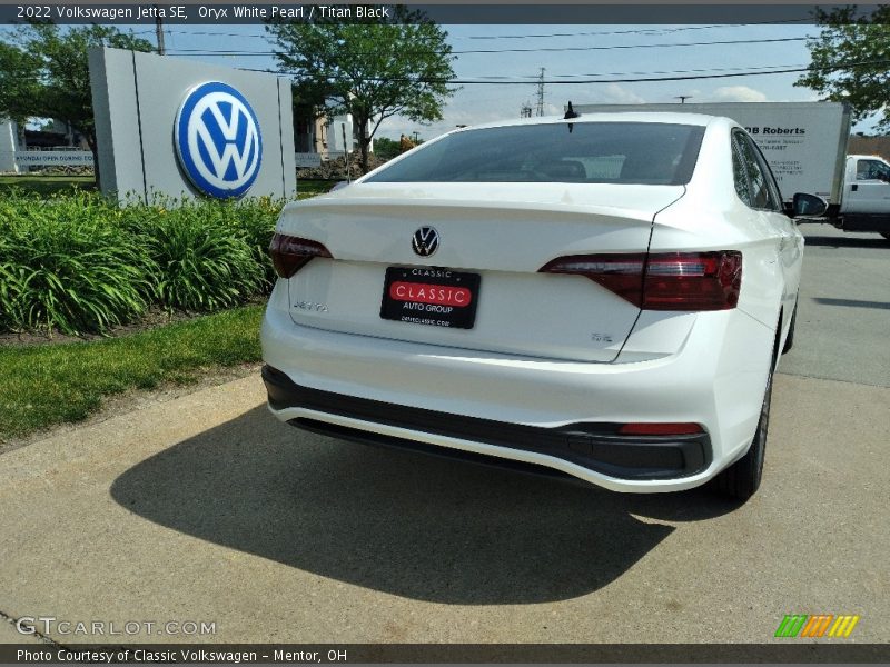 Oryx White Pearl / Titan Black 2022 Volkswagen Jetta SE