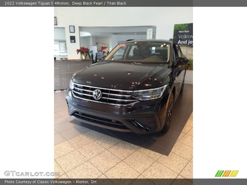 Deep Black Pearl / Titan Black 2022 Volkswagen Tiguan S 4Motion