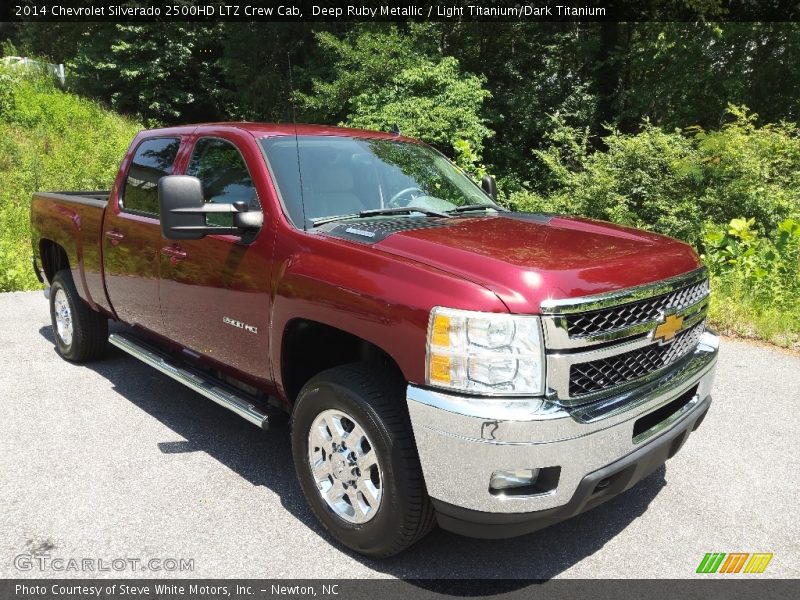 Front 3/4 View of 2014 Silverado 2500HD LTZ Crew Cab