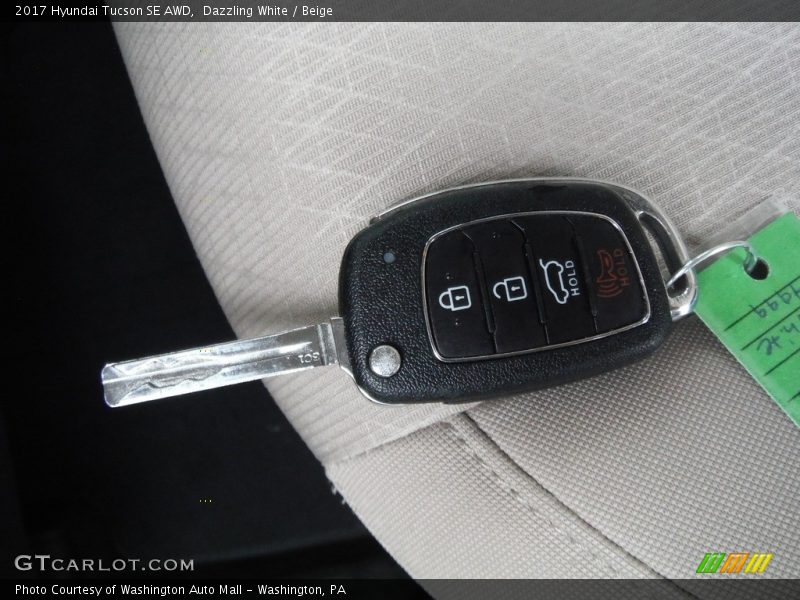 Dazzling White / Beige 2017 Hyundai Tucson SE AWD
