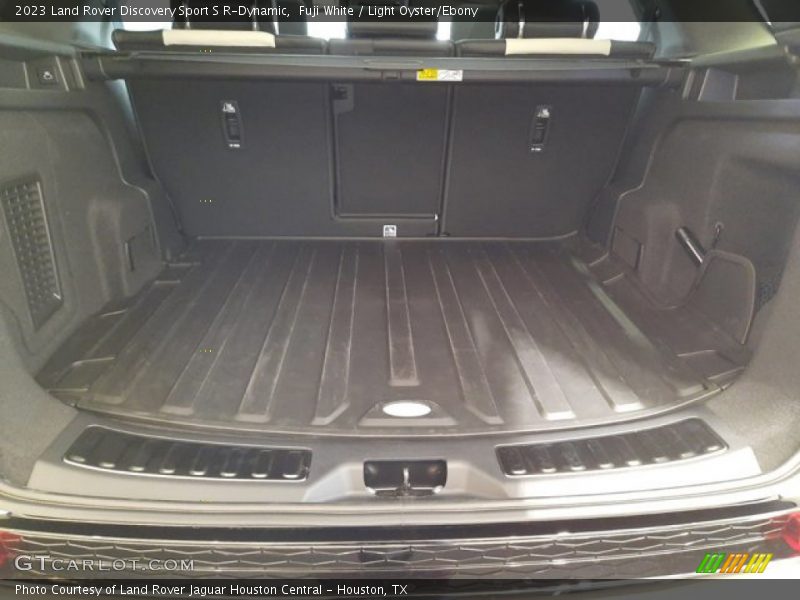  2023 Discovery Sport S R-Dynamic Trunk
