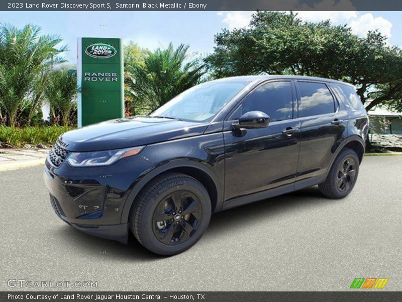 Front 3/4 View of 2023 Discovery Sport S