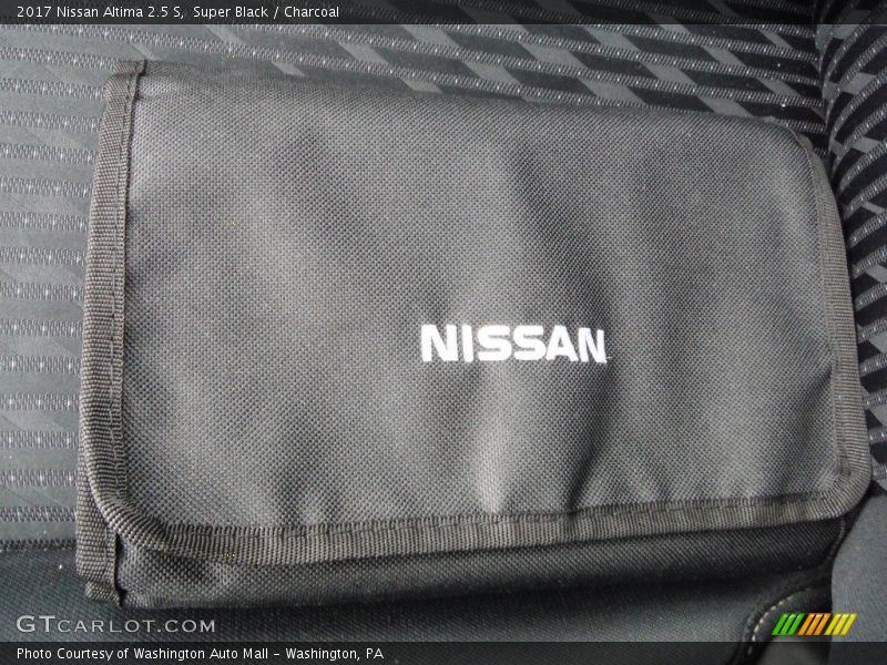 Super Black / Charcoal 2017 Nissan Altima 2.5 S